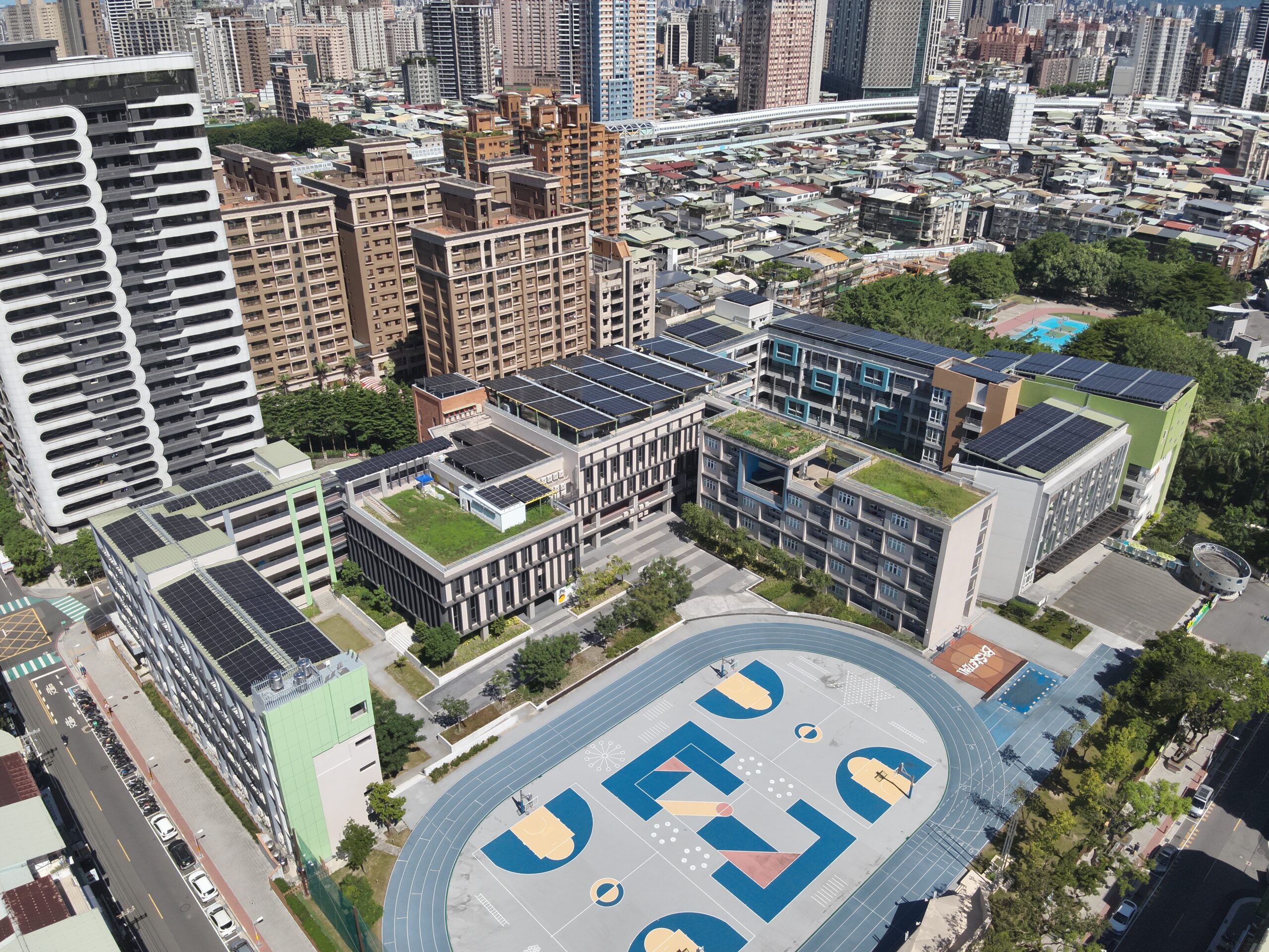 校園屋頂型太陽能案場實景